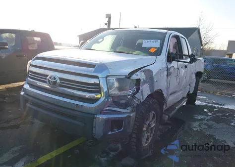 2017 Toyota Tundra Sr5 5.7L V8 z USA, uszkodzony, nr VIN 5TFUW5F16HX603096